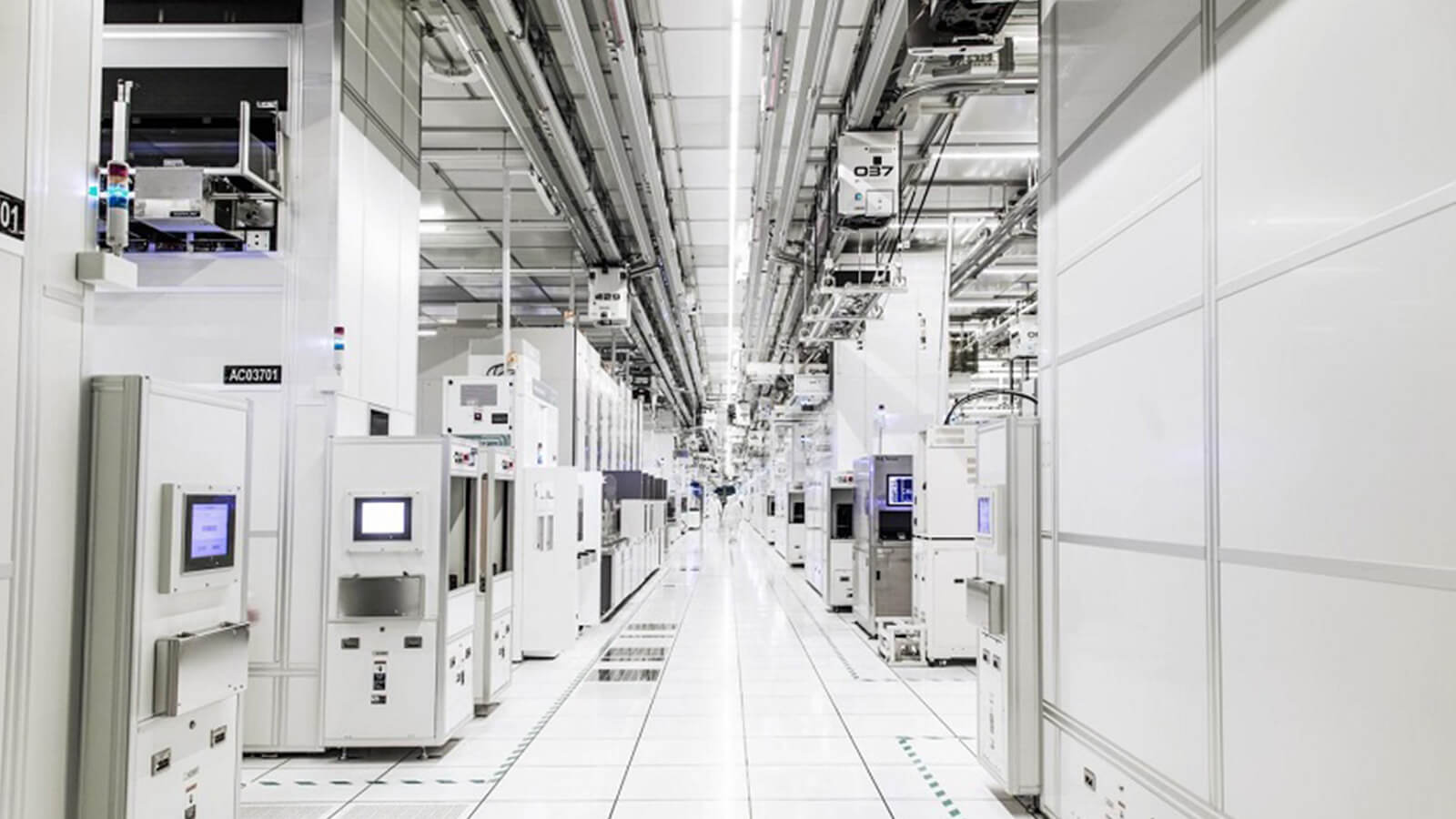 GlobalFoundries’ highly automated cleanroom