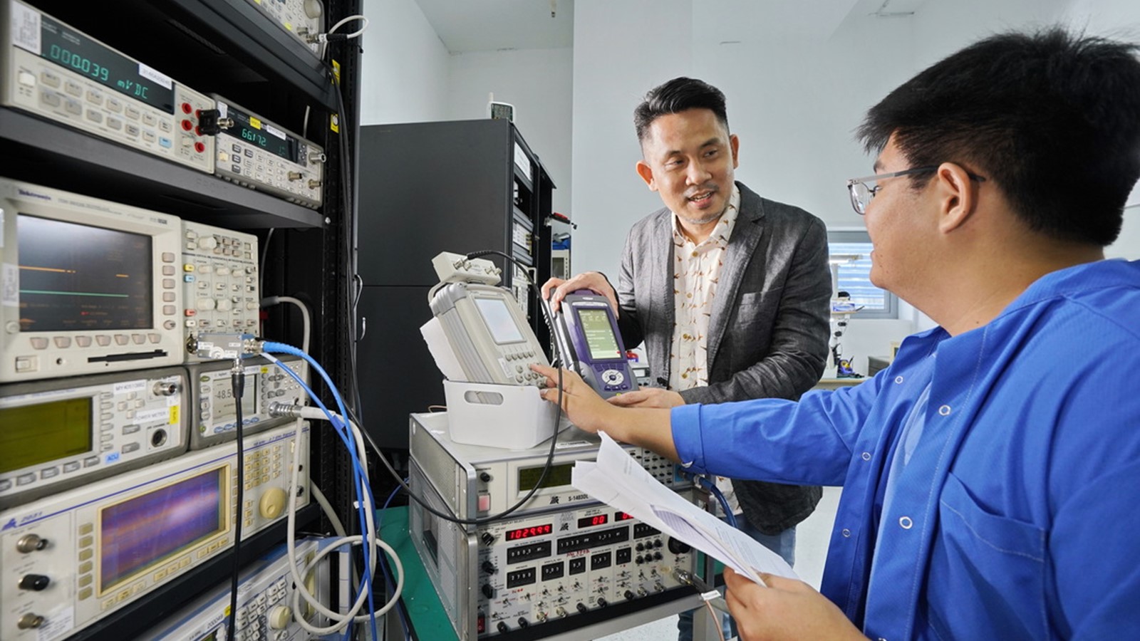 Mr Lanxer Tan (left), Operations Director, hopes to nurture more young talents to join the field of avionics calibration and application. 