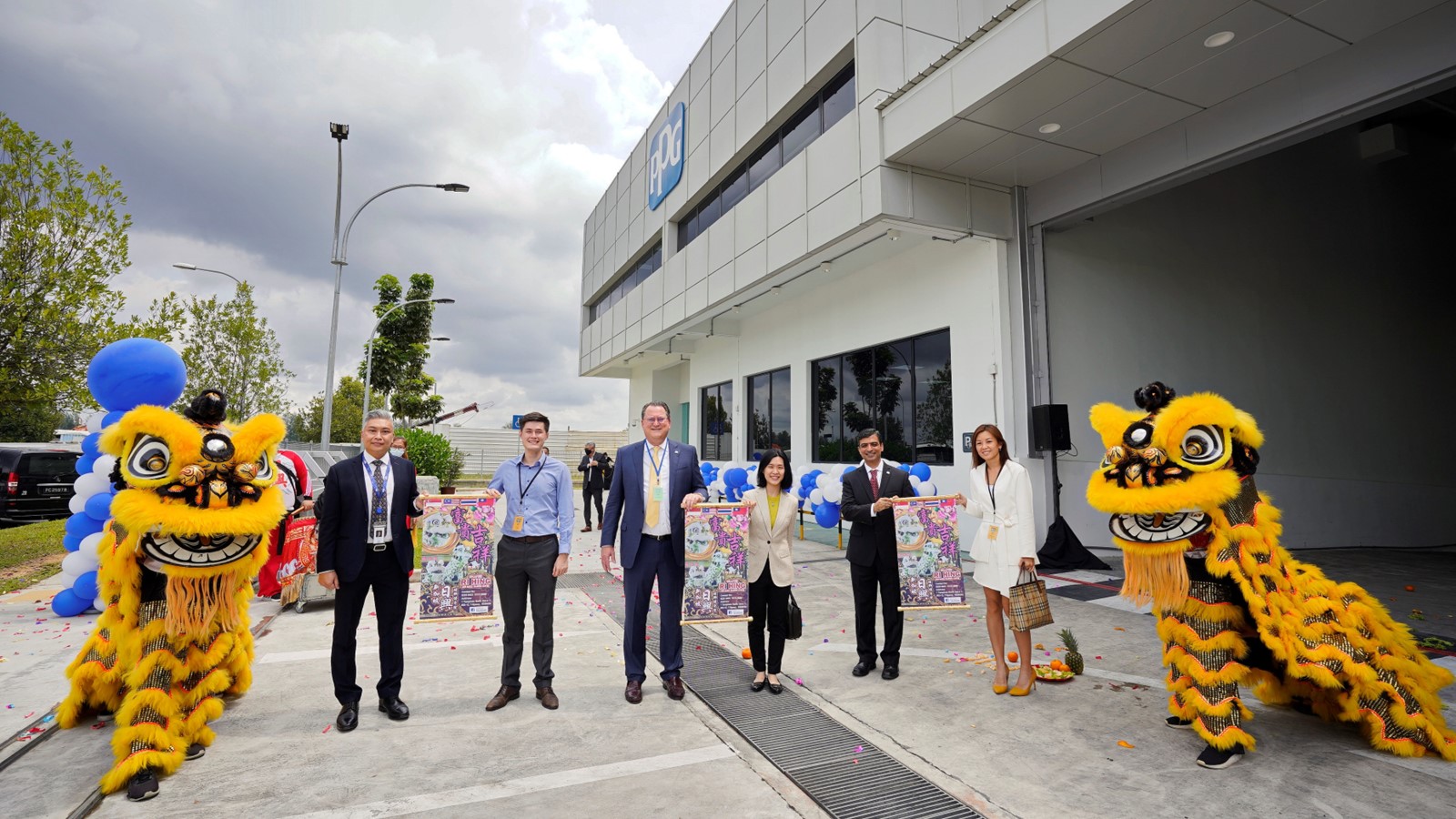 PPG executives and JTC staff at the opening of PPG’s facility at Seletar Aerospace Park