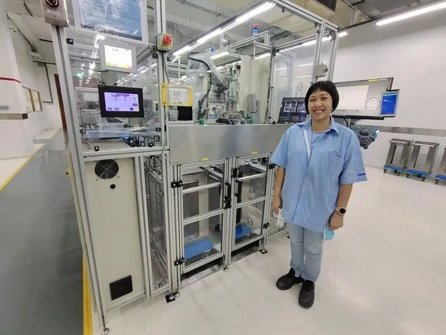 40-year-old Ms Ivy Soh works at Sanwa-Intec as an Operator and has witnessed the company’s digital transformation over the years. (Photo: zaobao.sg)