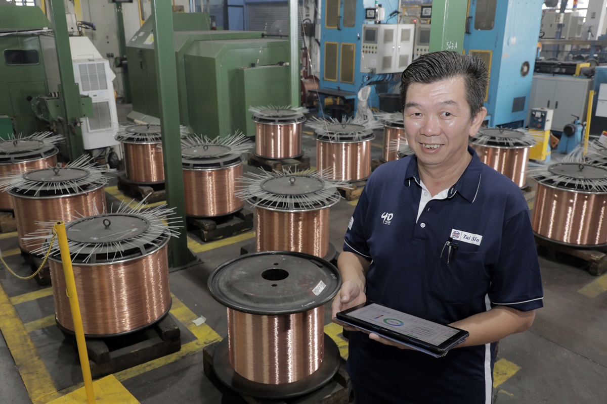 Production Controller Mr Quek Chee Ring says that digitalisation allows him to access the operational data of all machines from his office and make informed decisions swiftly. (Photo: zaobao.sg)