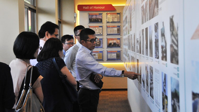 CEO sharting with group at Samwoh Soh sharing Samwoh’s innovation journey with members of the industry