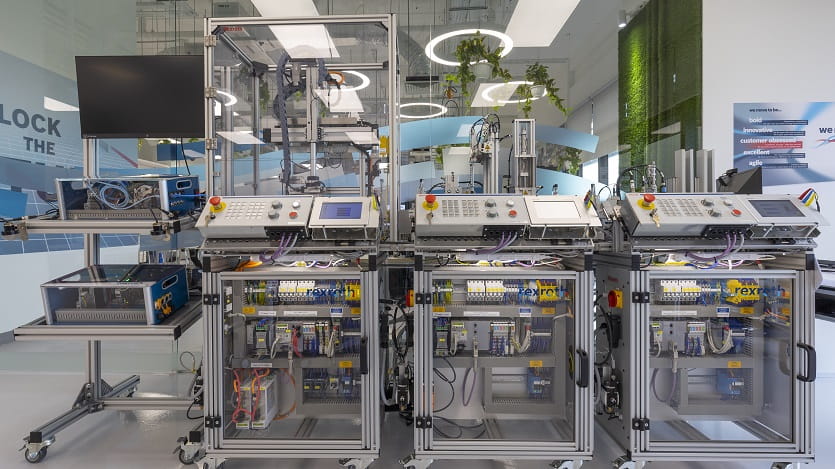 The mechatronics training system 4.0 is an entire factory in miniature