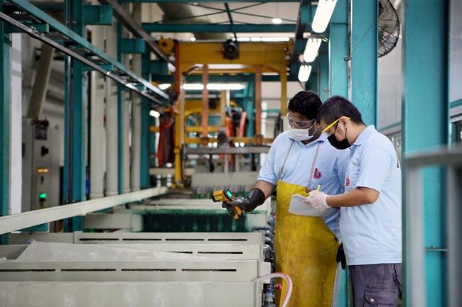 Mr Ang Chee Tat (right) is taking proactive steps to gain more digital knowledge. Though he was somewhat unaccustomed at the beginning, he is starting to learn more and would seek help from his colleagues when he does not understand something.
